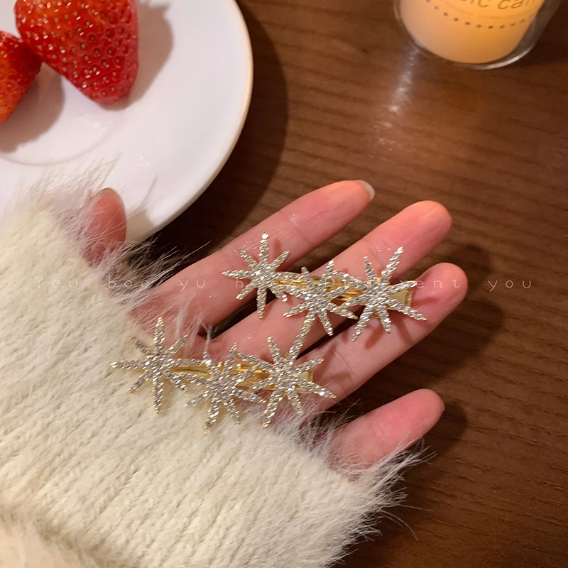 Eight-Point Star Hair Clip for Women - Luxurious Design, Adds a Touch of Glamour to Your Hairstyles, Perfect for Summer 2024.