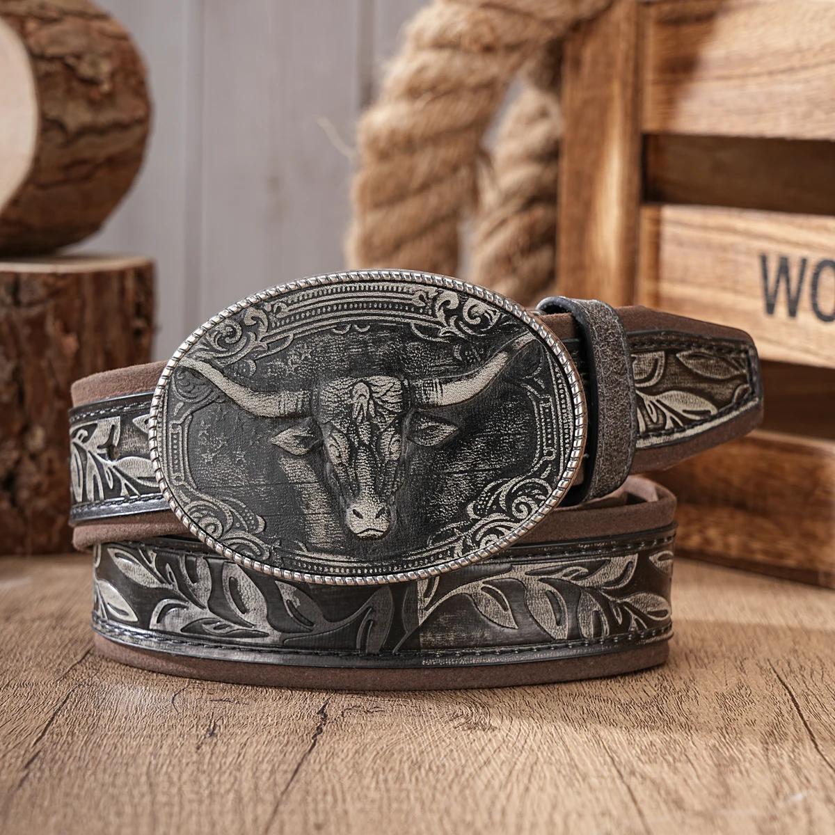 A Retro Western-Style Belt for Men, Made of PU Leather with Embossed Patterns, and Featuring Random Color Variations