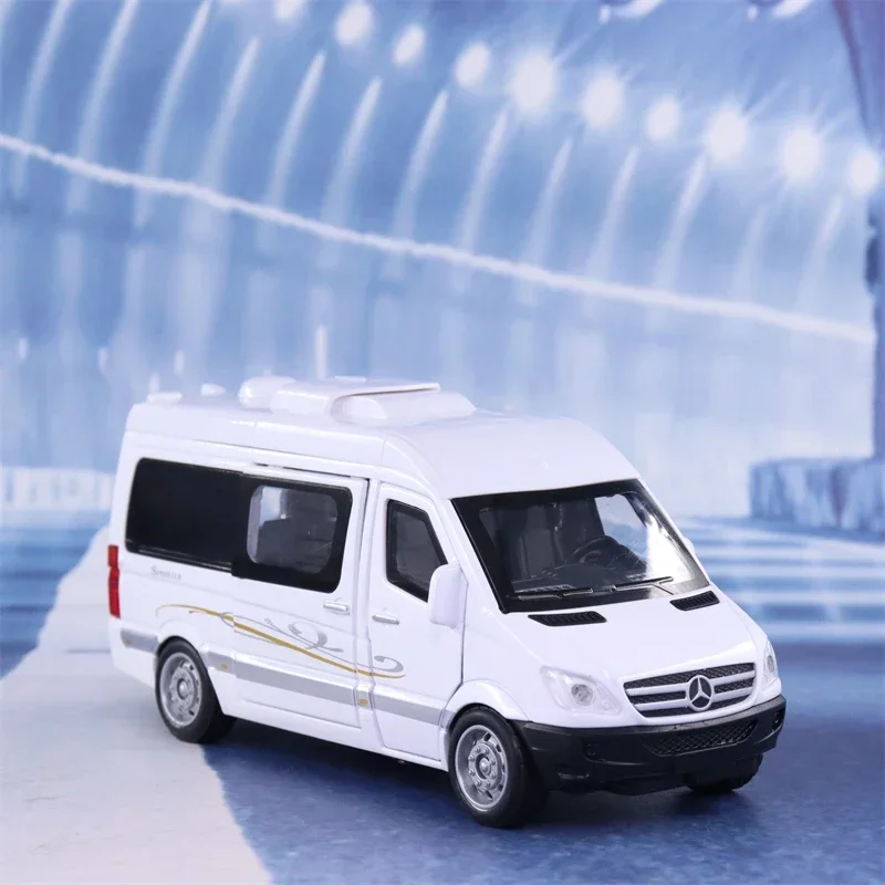 1:32 Mercedes-Benz Sprinter Simulation Alloy Limousine Car Model Sound And Light Children\'s Toy Car Caravan Gift A410