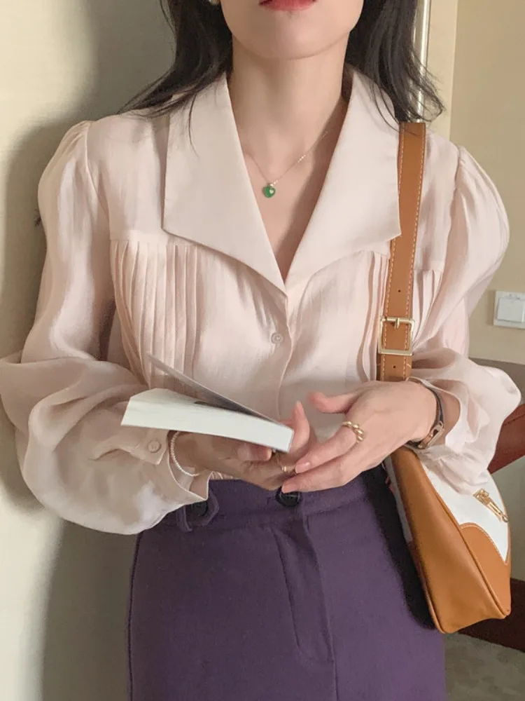 เสื้อเชิ้ตผู้หญิงสไตล์หรูหรา ดีไซน์จีบระบาย กระดุมเดี่ยว ปกเสื้อพับได้ ทรงหลวม แขนพองยาว สีพื้น