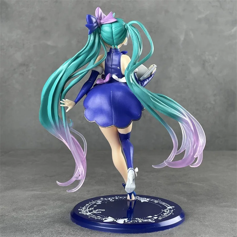 19cm Anime Figure Hatsune Miku Winter Dress Cute Girl Boxed Car Desktop Ornaments Anime periferiche Pvc Model Collection Toy Gift