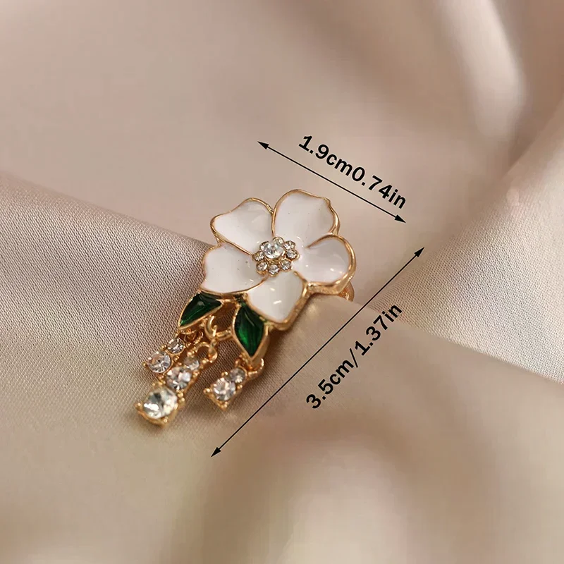 Elegant White Drip Oil Camellia Flower Brooches For Women Lady Temperament Rhinestone Tassel Pendant Brooch Party Casual Jewelry