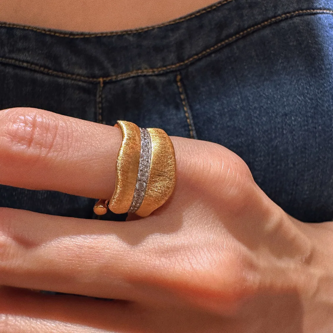 Foydjew Italian Vintage Jewelry Banana Leaf Styling Gold Color Rings Inlaid Zircon Ring Simple Fashion Banquet Party Accessories