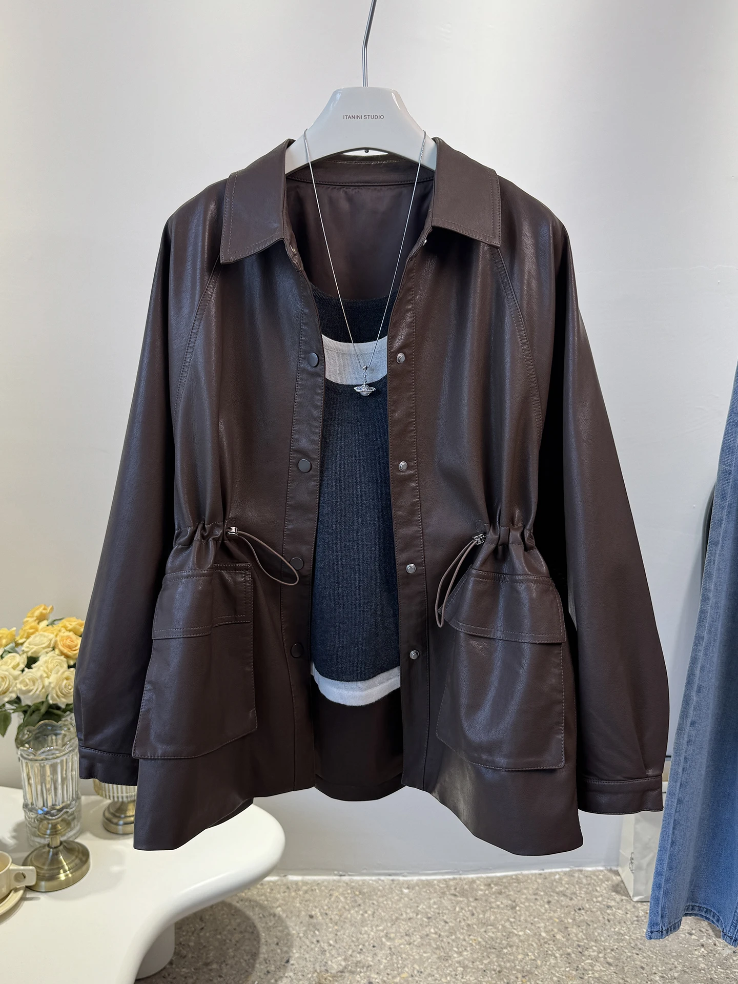 Damski skórzany płaszcz Jaet 2025 Jesień Zima Nowy Luźny Wyszczuplający Uniwersalny Skórzany Płaszcz Przeciwwiatrowy Średniej Długości Skóra PU J...