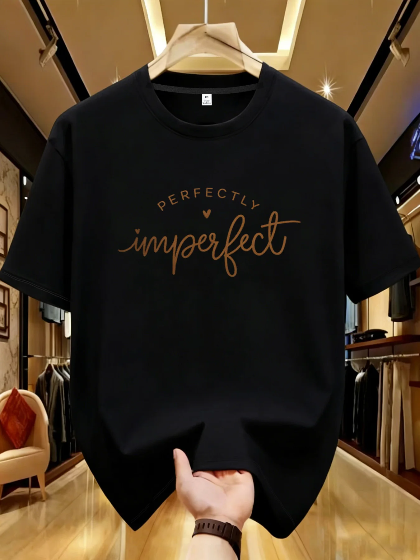 

【YJ00036】Женская футболка больших размеров с круглым вырезом, короткими рукавами, эластичными полурукавами и модными принтами с градиентными английскими буквами.