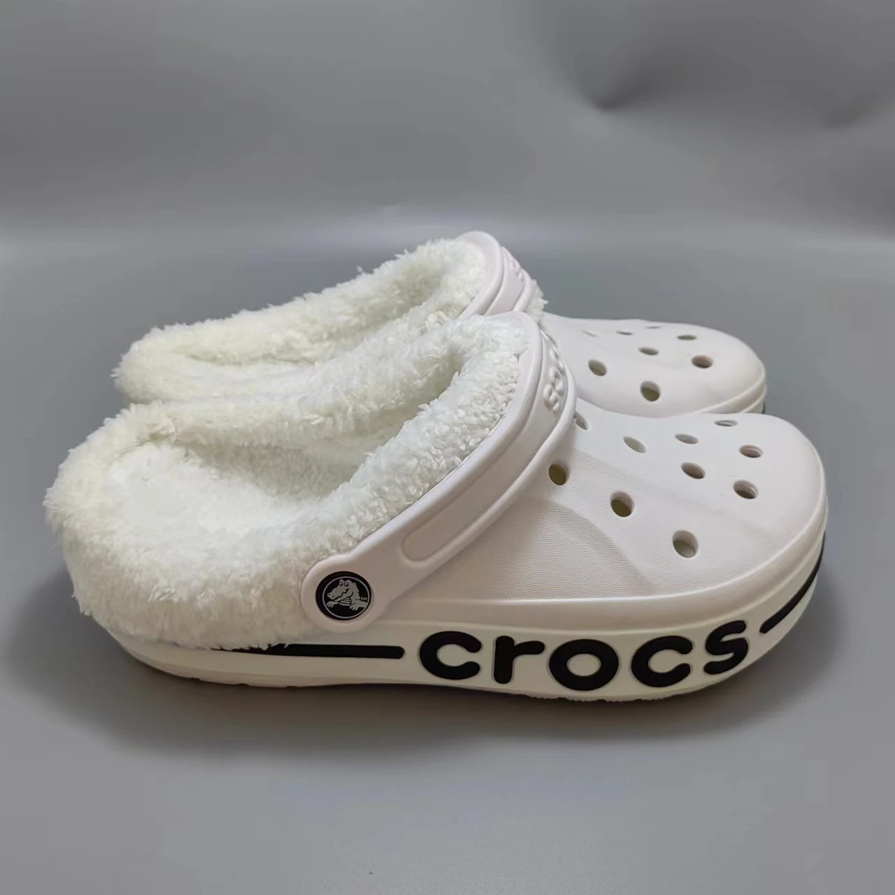 Crocs Classic Removable Fleece-Lined Warm Soft Furry Clogs Perfect for Winter Closed-Toe Slip-Ons Outdoor Breathable Beach Shoes