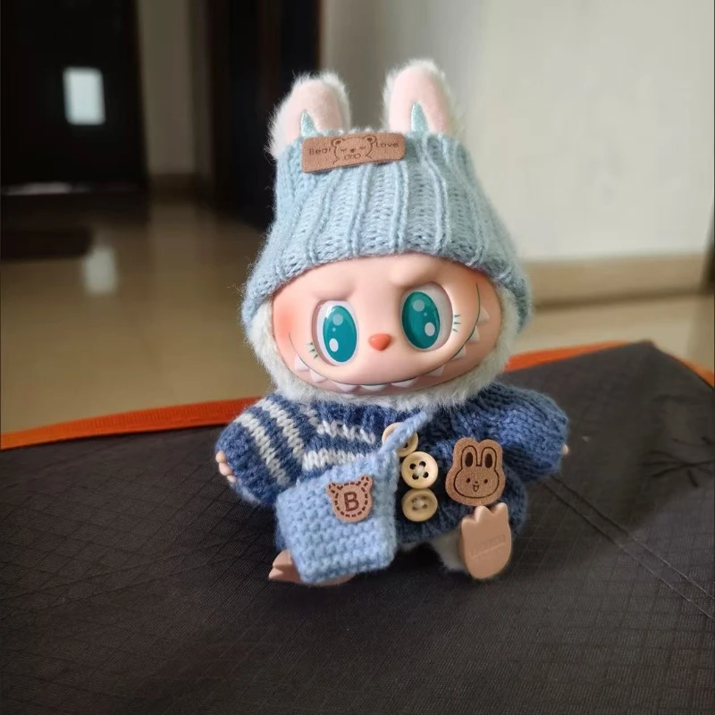 

For 15-17 cm v1v2 Labubu Clothes outfit Labubu Sitting Party Bear Label Scarf Hat Bag Dolls Accessories Cute Decoration