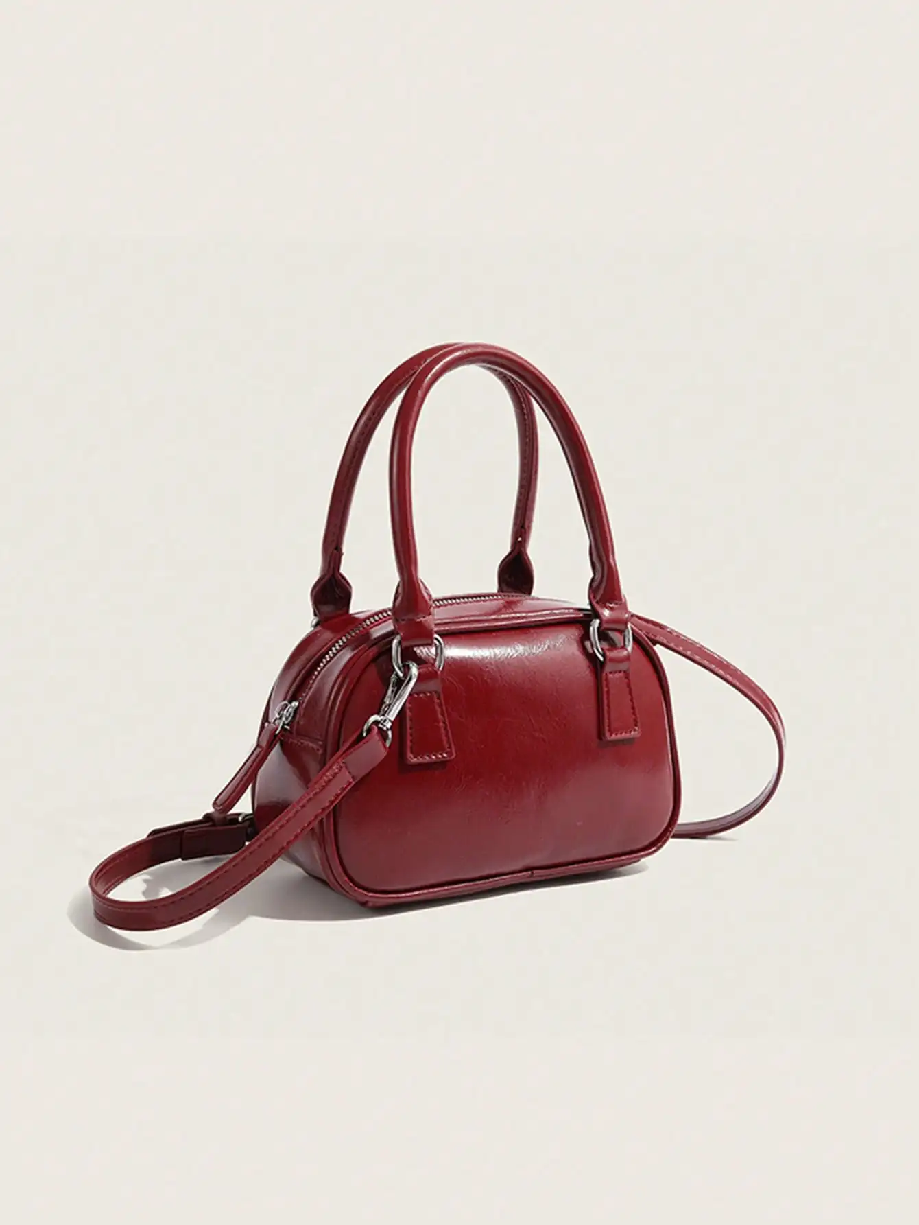 حقيبة يد صغيرة لطيفة على الموضة لعام 2026، حقيبة كتف كروس، حقيبة مربعة صغيرة للبولينج، حقيبة نسائية عصرية للتنقل اليومي