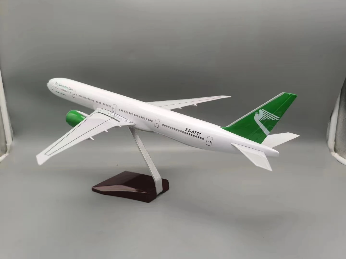 47cm Boeing 777 Turkmenistan Airlines Plane Model B777 Aircraft Miniature Plane with Wheel Resin Diecast Airplanes for Collectio