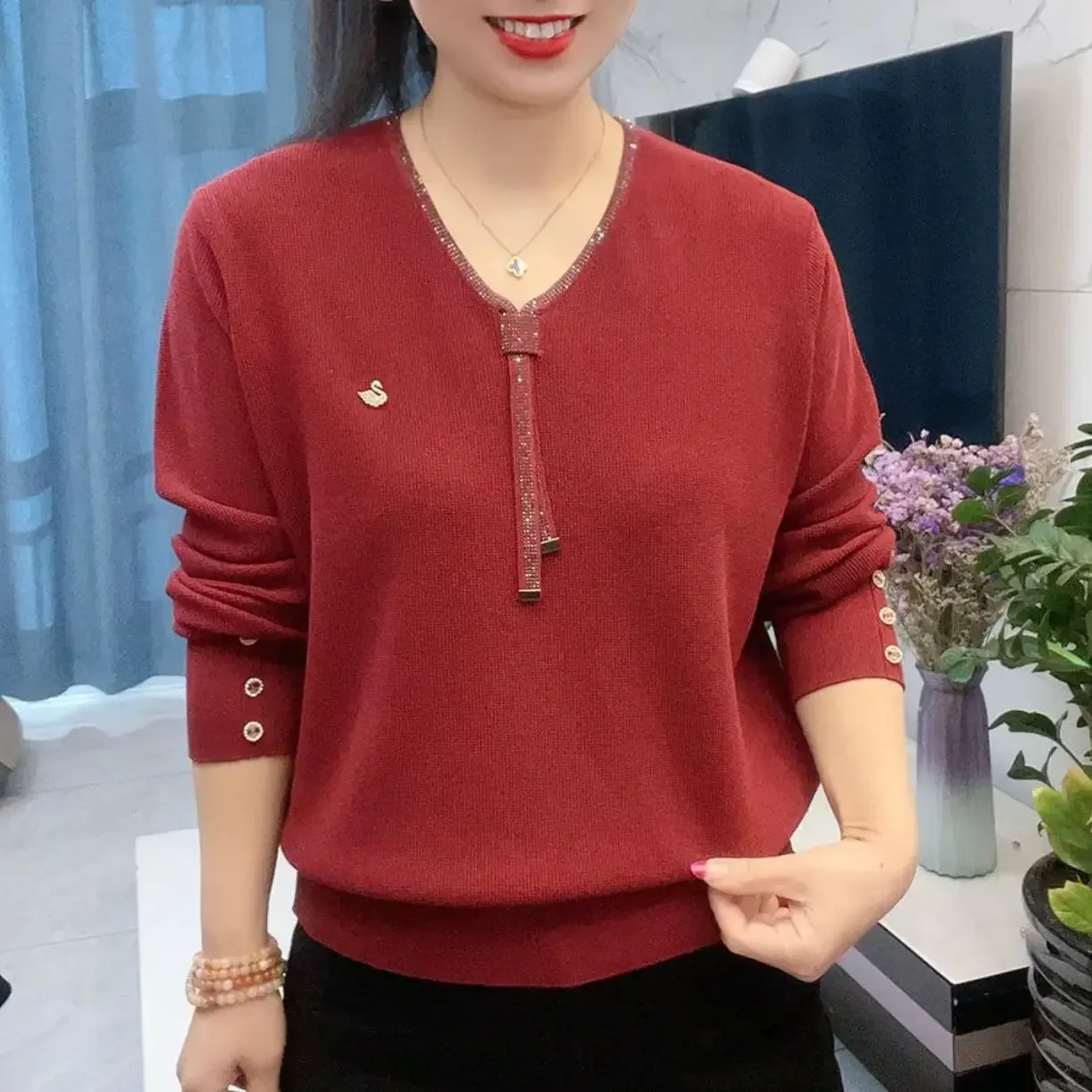 

Age-reducing Outfit Elegant and Elegant Bottoming Shirt Ribbon with Bright Diamond Design Woolen Sweater Fashion