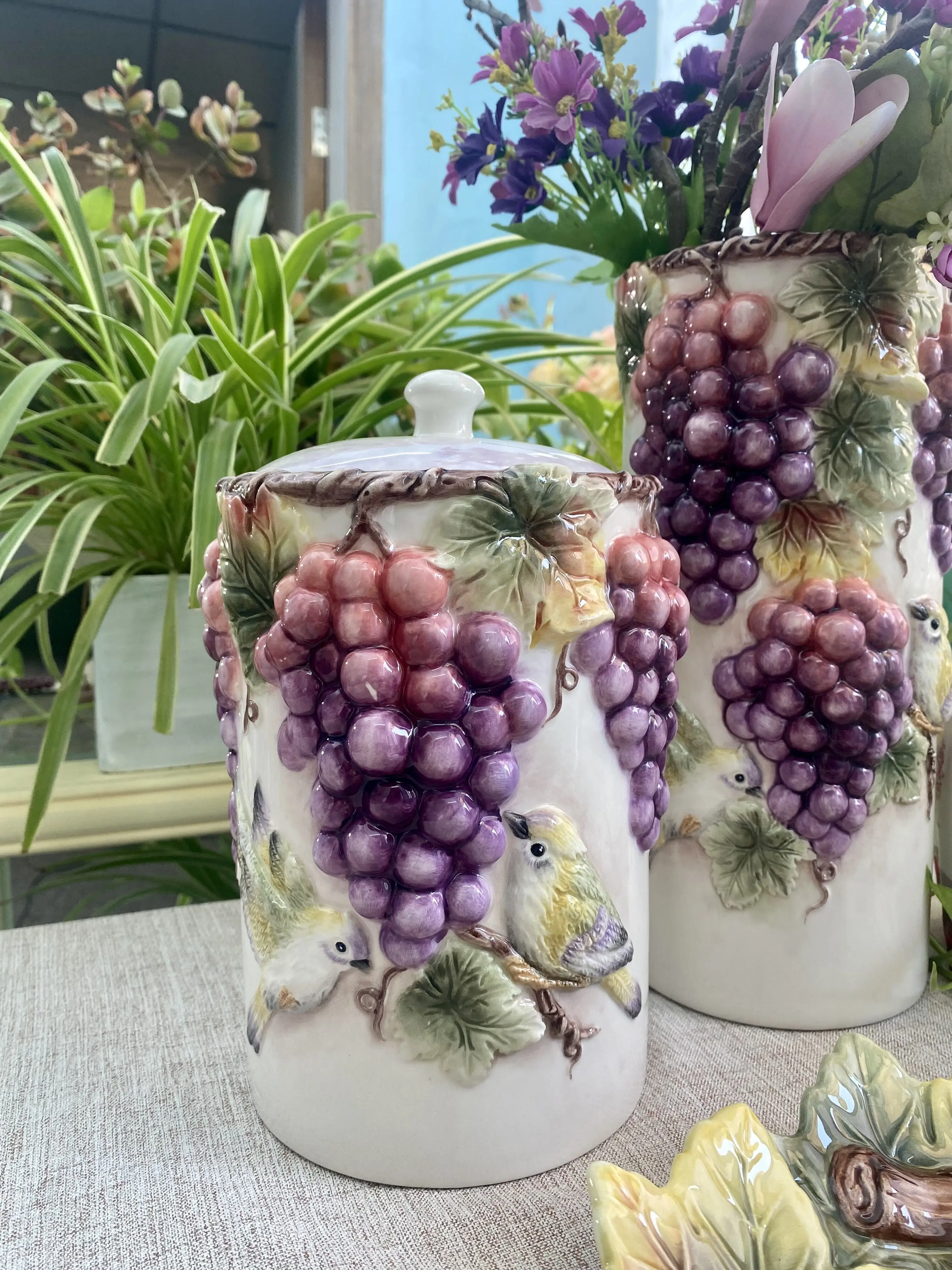 Ceramic Grape Sculpture Storage Jar, Living Room Decoration Accessories, Dried Fruit Jar, Kitchen Food Container, Gift