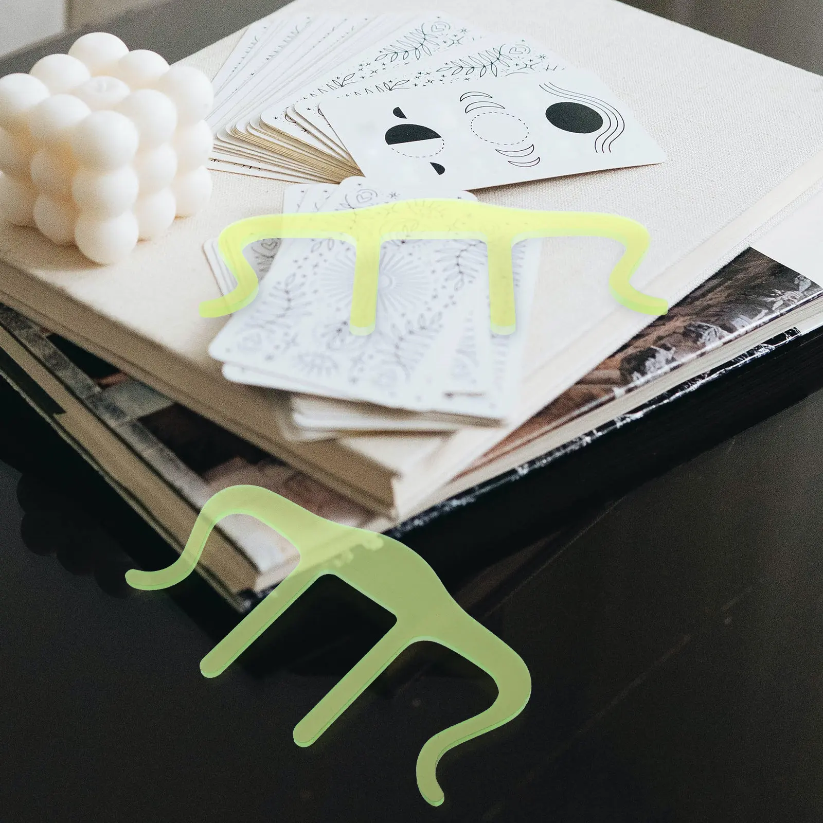 

1Pcs M-Shaped Sheet Music Clip Acrylic Music Book Holder Portable Easy to Use for Students Acrylic Page Holder