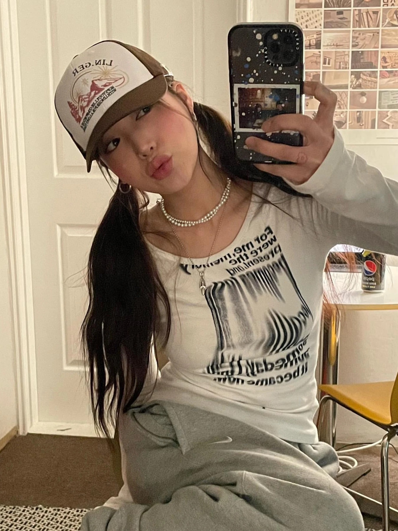 

Весенняя облегающая футболка с длинными рукавами и открытыми плечами с буквенным принтом для женщин, универсальный уличный топ Spice Girl в стиле гранж Y2k