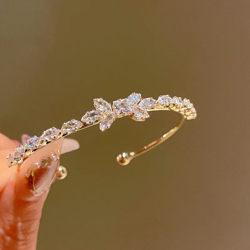Light Luxury Zircon Bow Open Bracelet with High-end and Fashionable Temperament, Niche Geometric Jewelry for Women