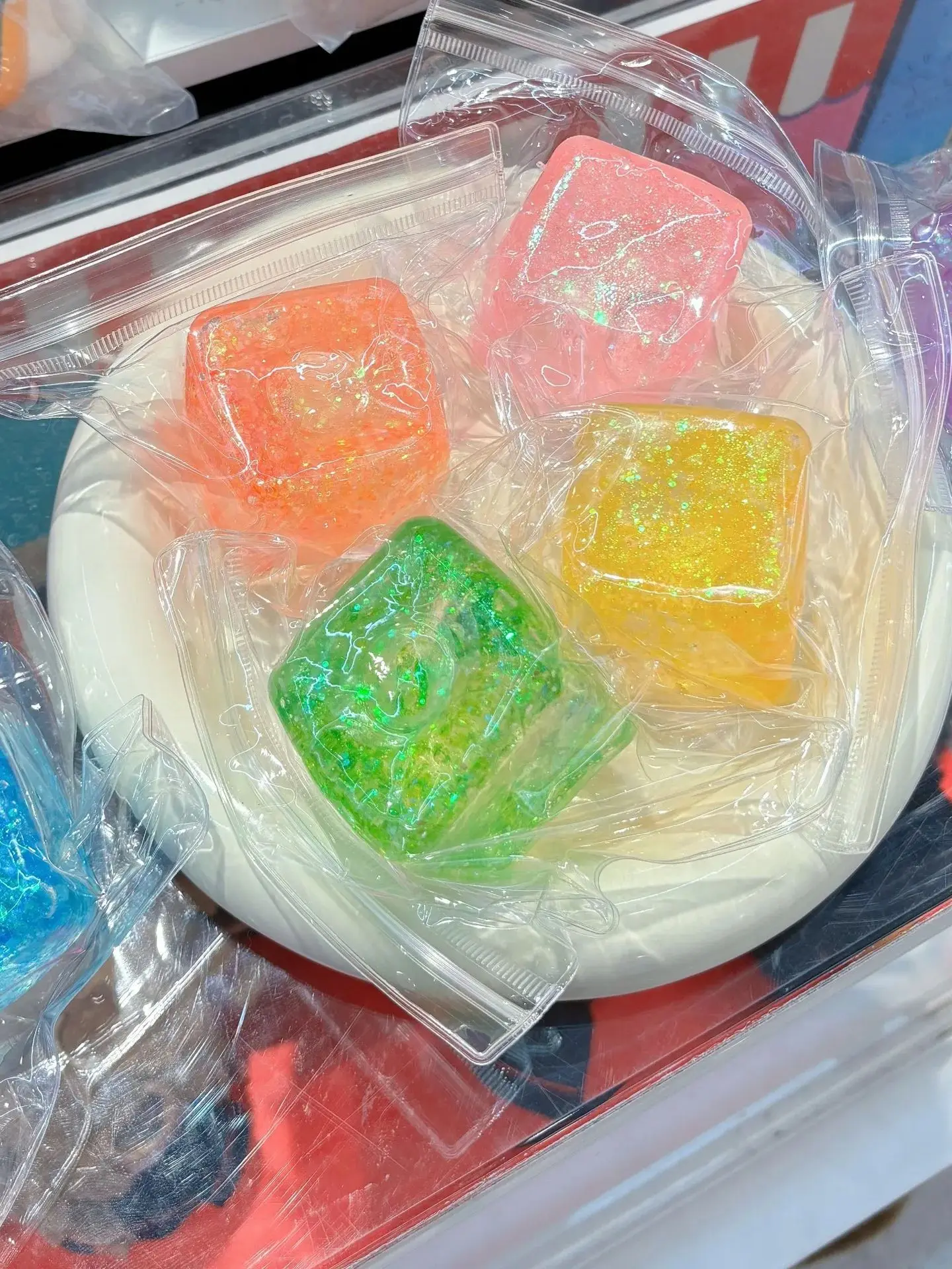 Neues Eiswürfel-förmiges Fidget-Spielzeug Quadratischer Stressabbau-Ball Quetschbarer Angst- und ADHS-Stressabbau-Sensorikball für Erwachsene