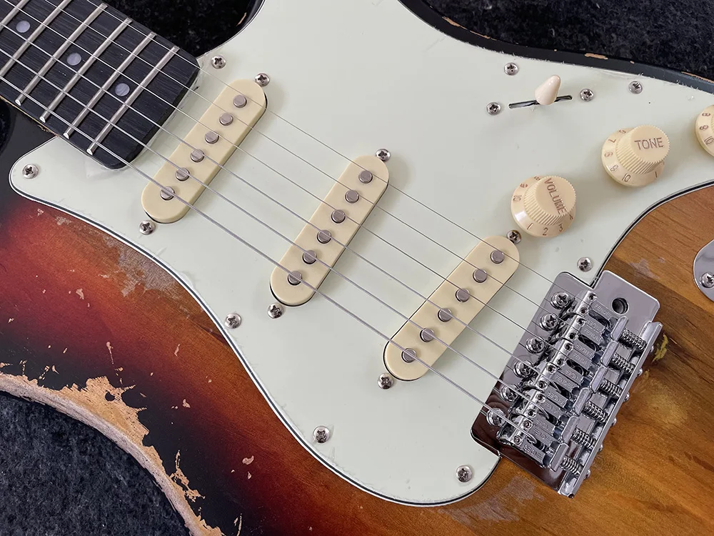 High-quality vintage style electric guitar Alder body Maple neck Rosewood fretboard Free shipping view 3