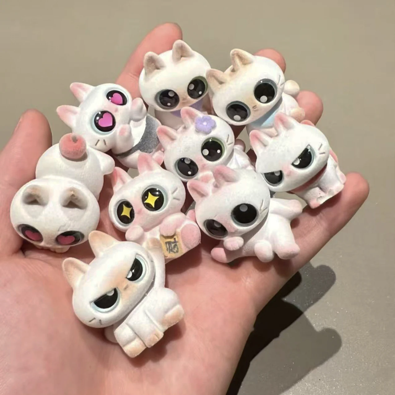 

Новый сиамский кот, мини-милое зерно, модная игровая слепая коробка, милый мультяшный ручной работы, настольный автомобиль, украшение, подарок для девочек, праздничные подарки