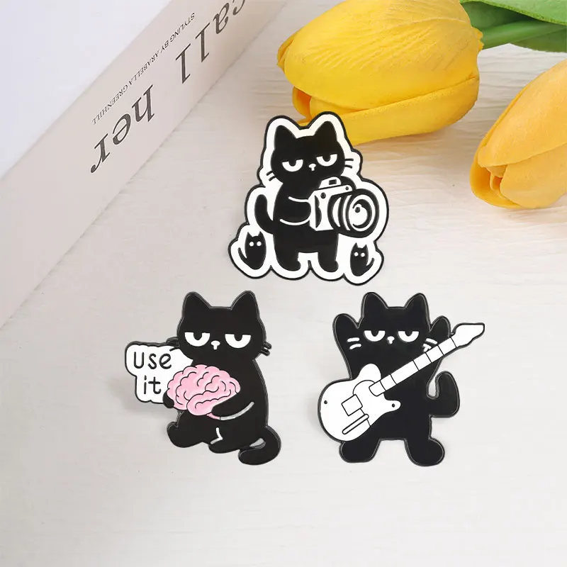 Niedliches schwarzes Katzen-Meme-Emaille-Pin-Set „Use It“ – Gehirn, Gitarre, Kamera, Katzen-Broschen, coole Tier-Anstecknadeln, Schmuckgeschenk für Freunde – Detail 7