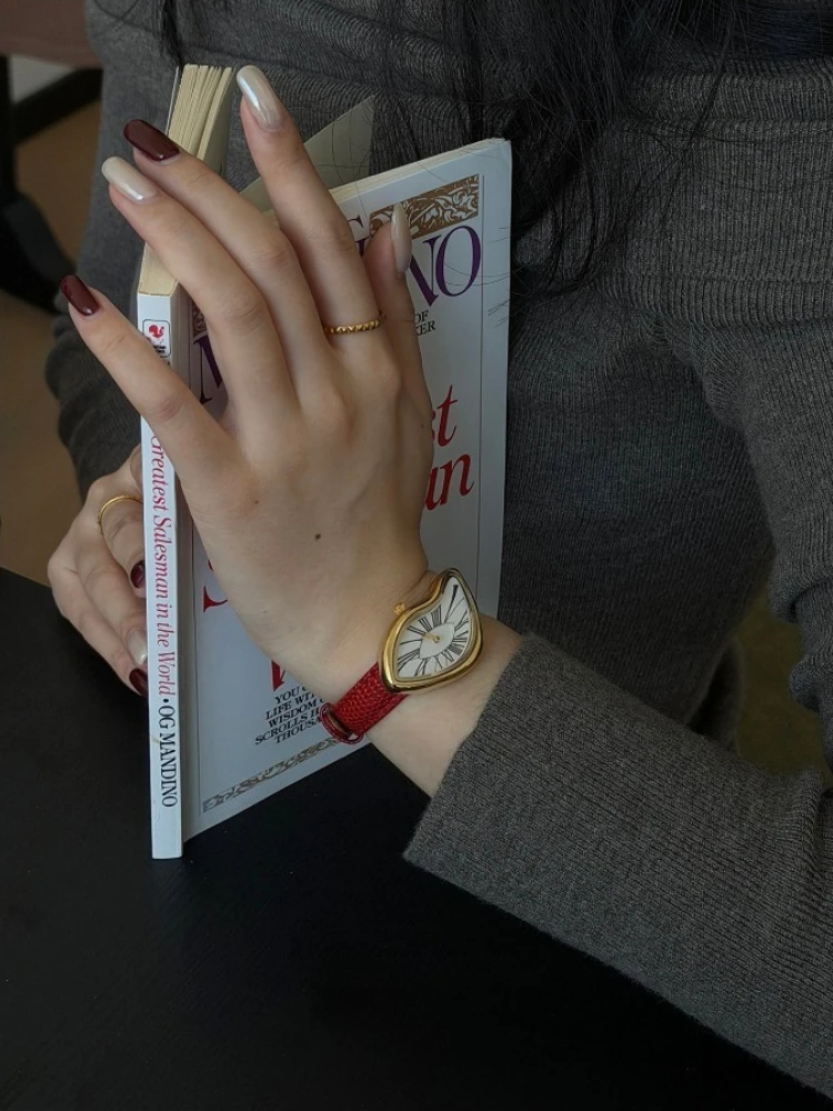 2026 Hot Selling Vintage Ladies Watch Roman Pointer Quartz Watch Elegant Red Leather Women's Watch Business Dress Montre Femme