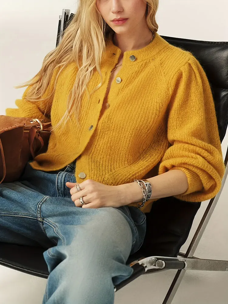 High Quality New Style Gold Button Knitted Cardigan Elegant Fashion Yellow Sweater Young Women All Match Tops Hot Seller Autumn