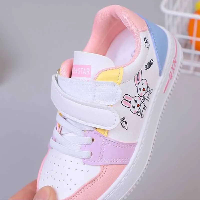 Scarpe sportive Casual quattro stagioni per bambini scarpe da tavola di tendenza per scarpe bianche traspiranti con stampa coniglio simpatico