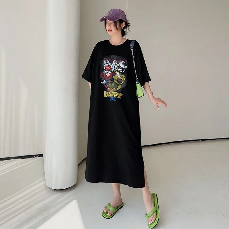 プラスサイズの夏の新しい大きいサイズカジュアルルーズスリットロング Tシャツドレス漫画のプリント半袖膝丈ドレス