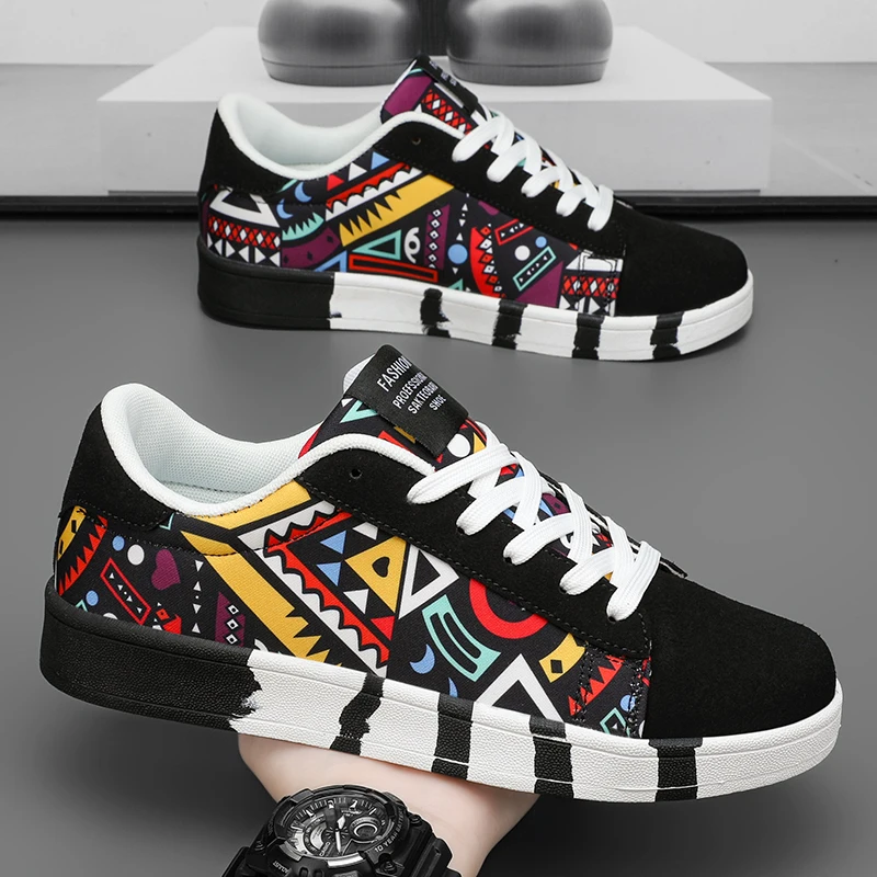 

New Men's Sports Running Shoes Canvas Geometric Style Lace-Up Sneakers Couples' Fashionable Graffiti Print Skate Shoes Men