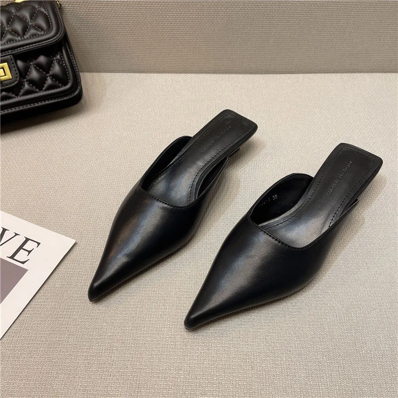 New Low Heel Slippers Close Toe Outdoor Mules Casual Pumps Street Style Woman Sandals Slip on Half Slippers Loafers