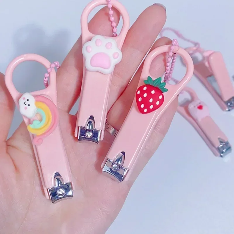 Ins Girls Heart Nail Clippers with Bead Chain Cartoon Bear Rabbit Nail Trimmer Cutter for Students Home Baby Care Manicure Tools