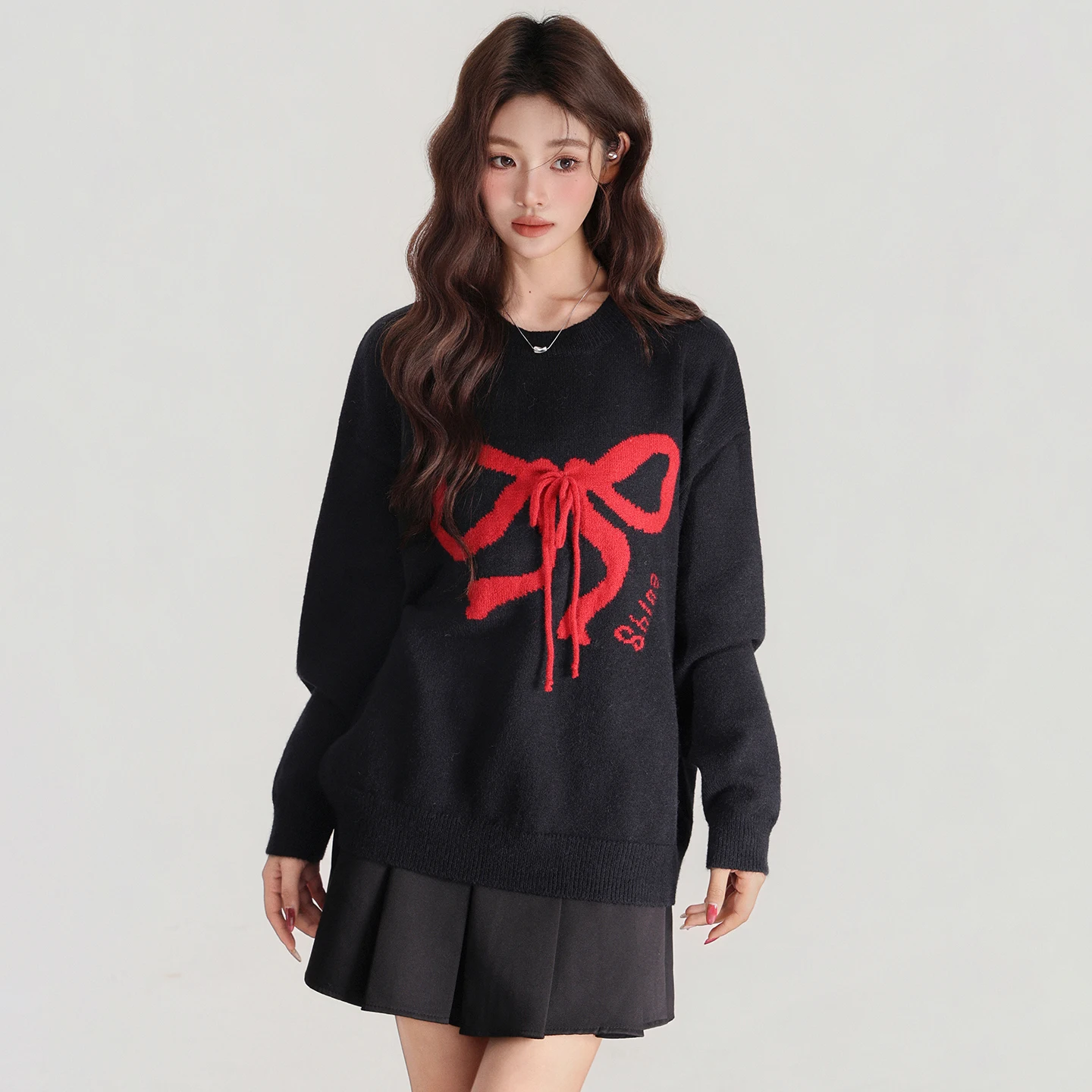 فيونكة سوداء برقبة دائرية، سترة صوفية ناعمة ولزجة لتقليل العمر، سترة نسائية فضفاضة وكسول جديدة للخريف والشتاء