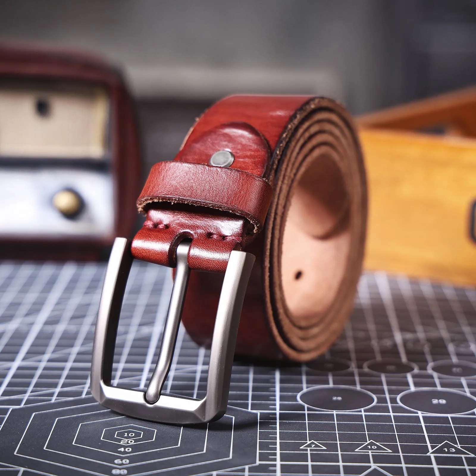 S.WORKER Klassischer Herrengürtel aus echtem Leder mit Dornschließe aus Legierung, Oberschicht aus Rindsleder, Retro-Freizeitgürtel für Jeans mit Geschenkbox – Detail 23