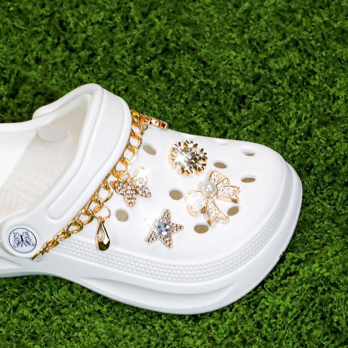 Kinder Slip-On Clogs und Pantoletten - Atmungsaktive, Wasserdichte EVA-Gartenschuhe mit Dekorativer Kette für Strand und Alltag 168 – Detail 14