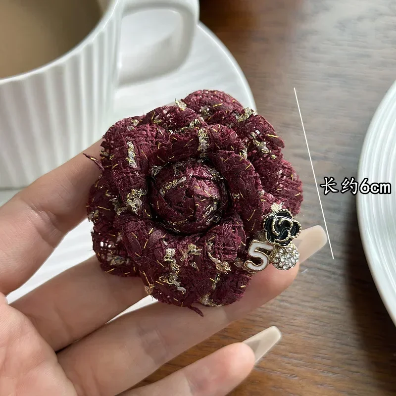 Handmade Fabric Camellia Brooches for Women Korean Fashion Flower Lapel Pins Elegant Corsage Luxulry Jewelry Accessories