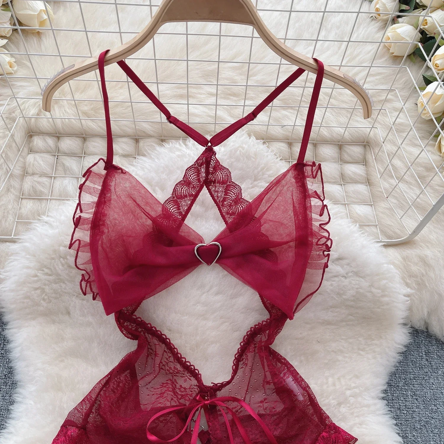 Bodysuits finos eróticos feminino cinta babados doce arco malha sexy nightwear oco para fora pijamas transparentes sheer playsuit macacão