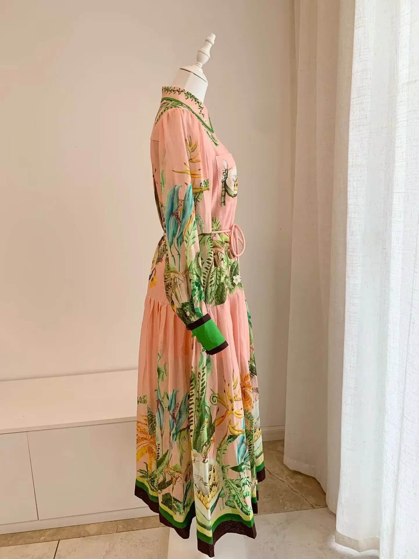 女性用花柄プリント、折り返し襟、リネンとラミー素材、シングルブレストシャツロングドレス