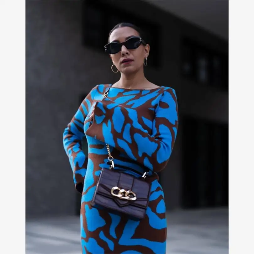 니트 롱 드레스 라운드 넥 벨 슬리브 자수 슬림핏 맥시 드레스 가을 겨울 패션 엘레 슬레 여성 드레스