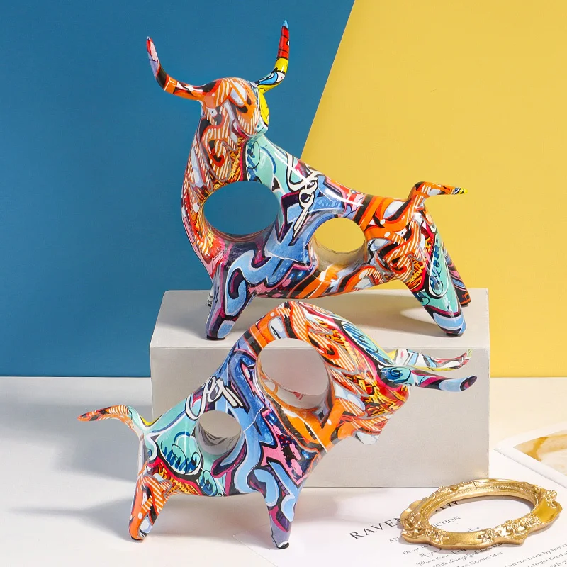 

Resin Cow Statue Graffiti Bull Miniature Morden Animal Horn Figurines Office Shop Home Decor Desk Sculpture Art Crafts Ornaments