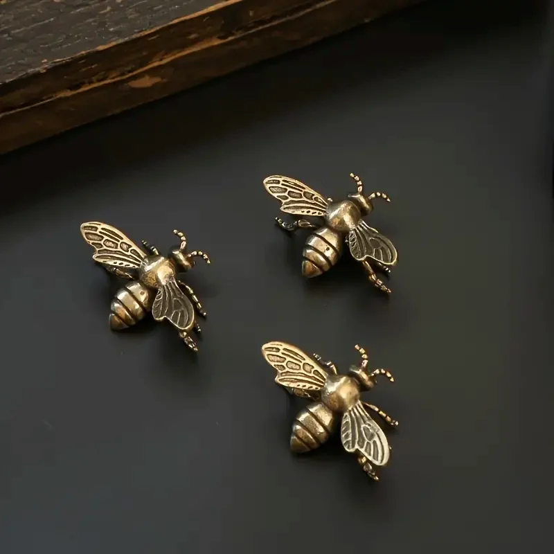 

3 PCS Vintage Brass Mini Bee Figurines Decorative Antique Copper Bee Ornaments, Handcrafted Metal Decor Ideal Gift Suitable