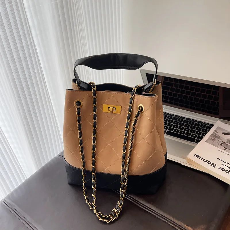 

Spacious Chain Bucket Bag, Suede Hobo Shoulder Purse, Women's Crossbody Day to Night Tote, Minimalist Sling Bag, Textured