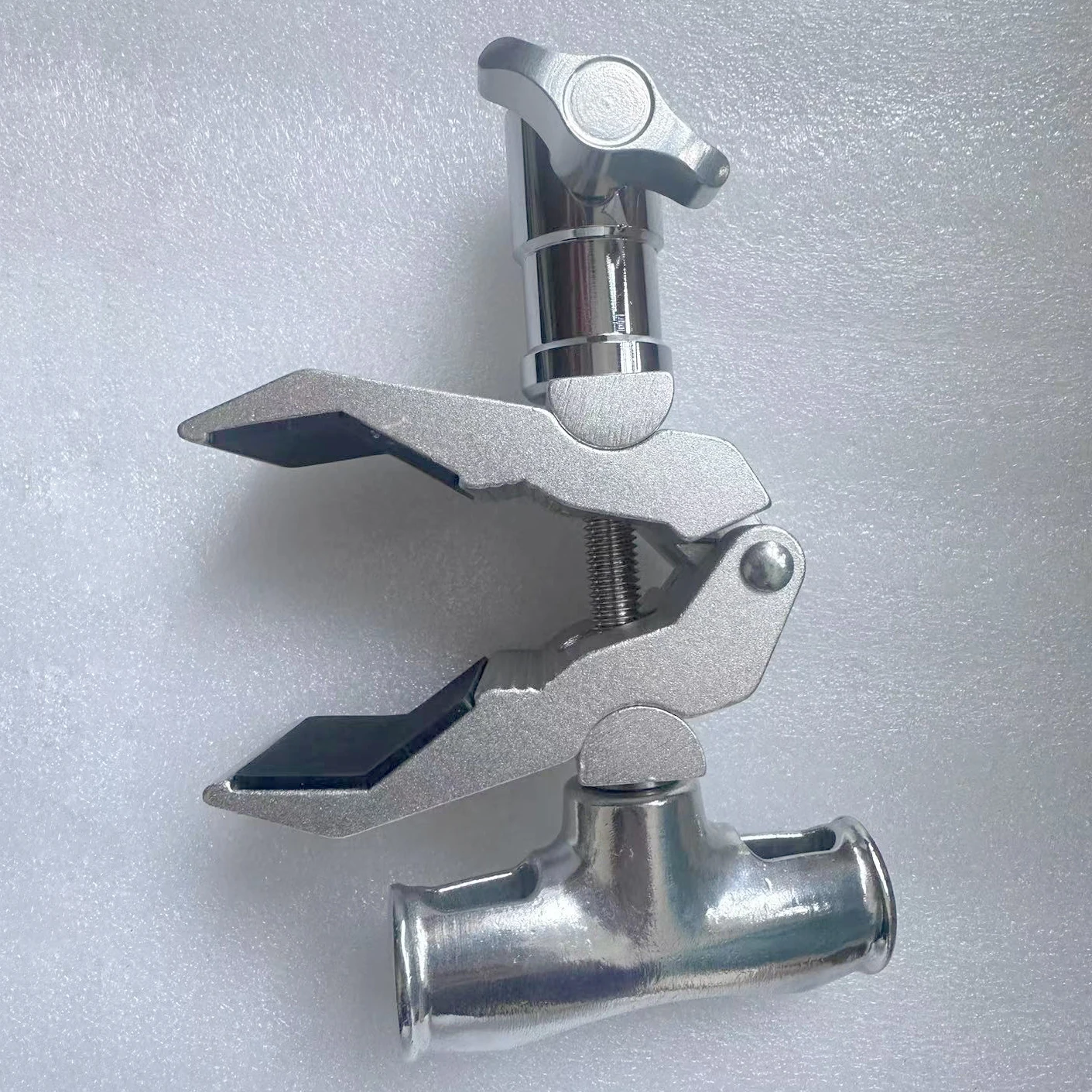 

Сверхмощный хомут для труб Python диаметром 10–60 мм с приемником 3/8 дюйма