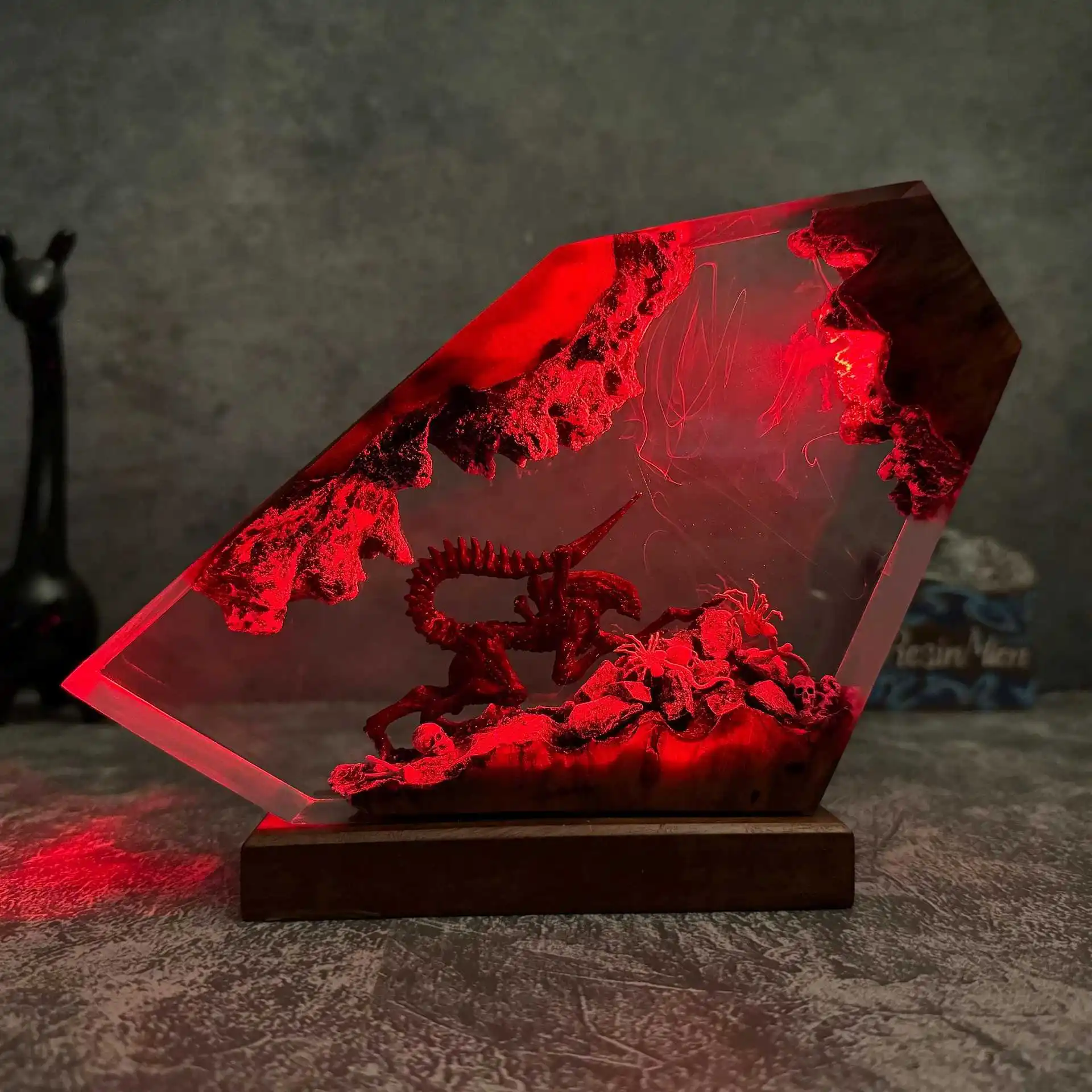Resin Lamp Science Fiction Thriller Robot Night Light Customized Movie Figure Creative Artistic Desktop Home Decor USB Charge