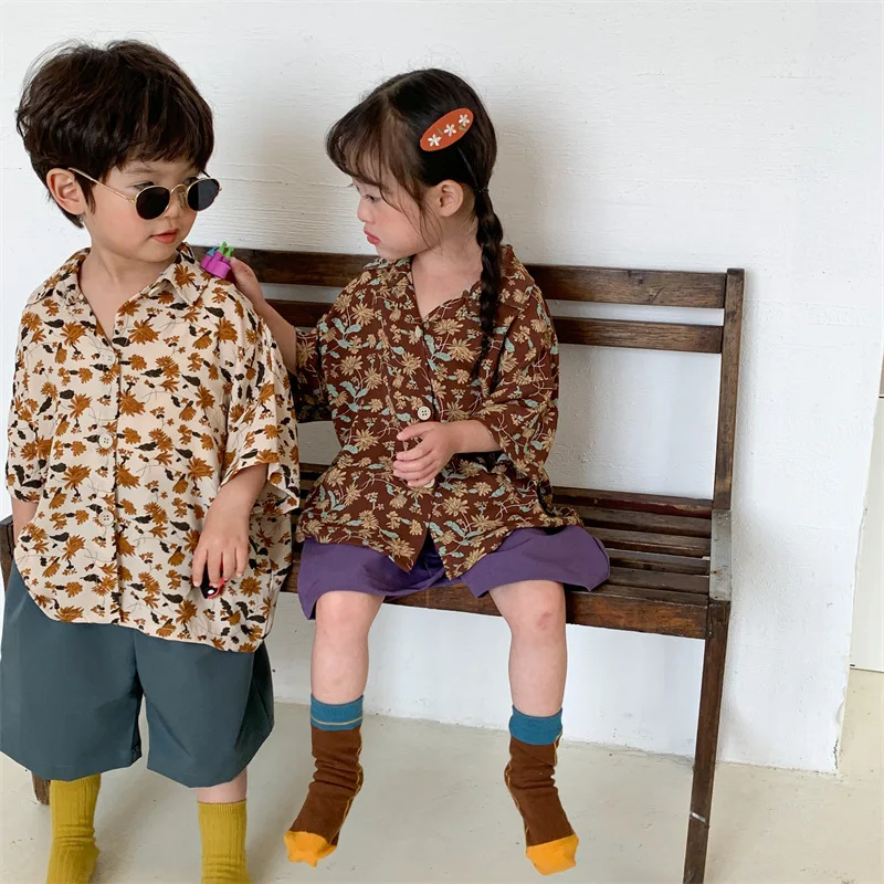 Summer new children's chiffon floral short sleeved shirt, small and medium-sized children's forest style Hong Kong style shirt