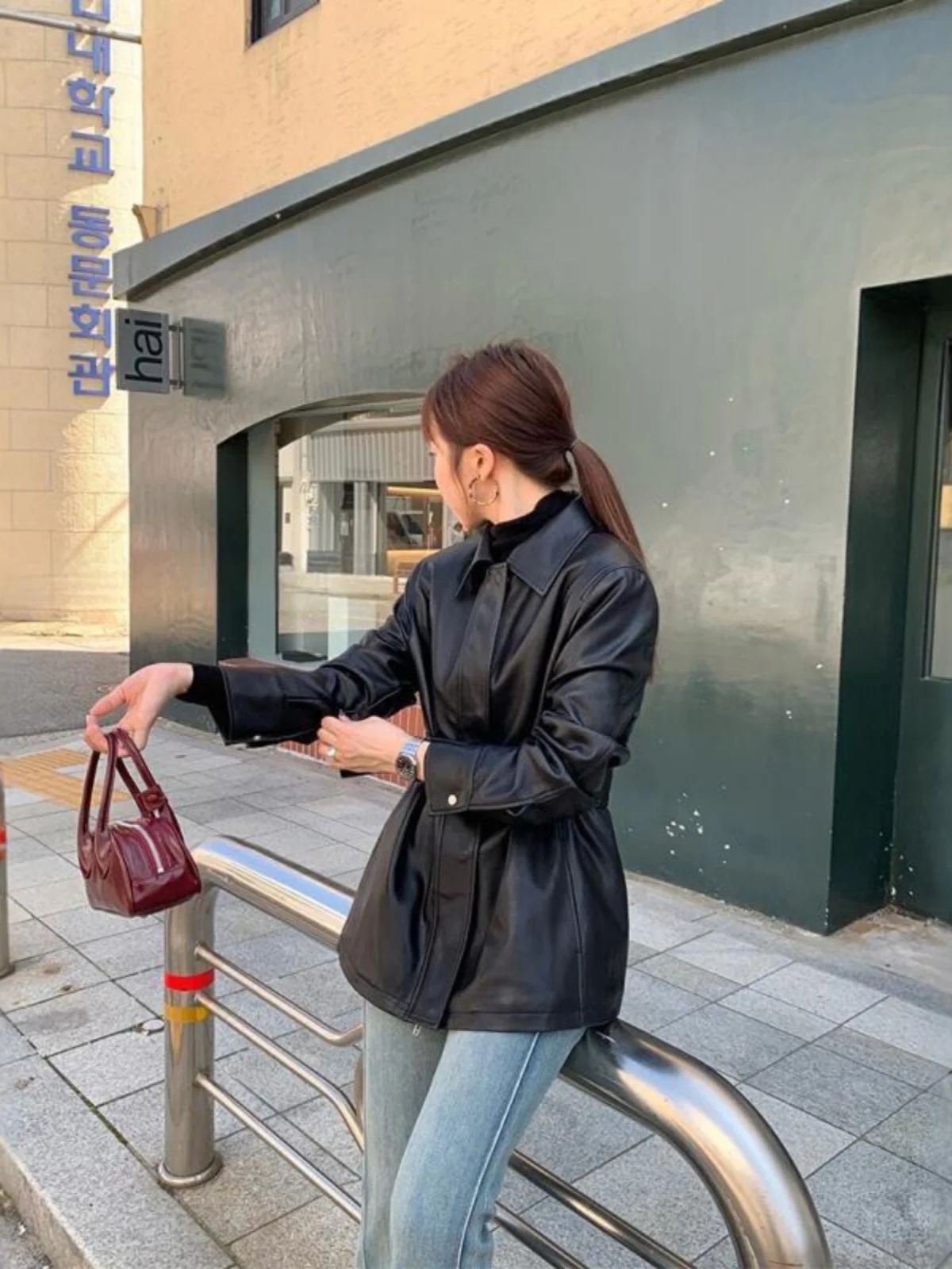 

Женская кожаная куртка-косуха средней длины, весна 2025, модная, приталенная, повседневная, универсальная, из искусственной кожи, на молнии