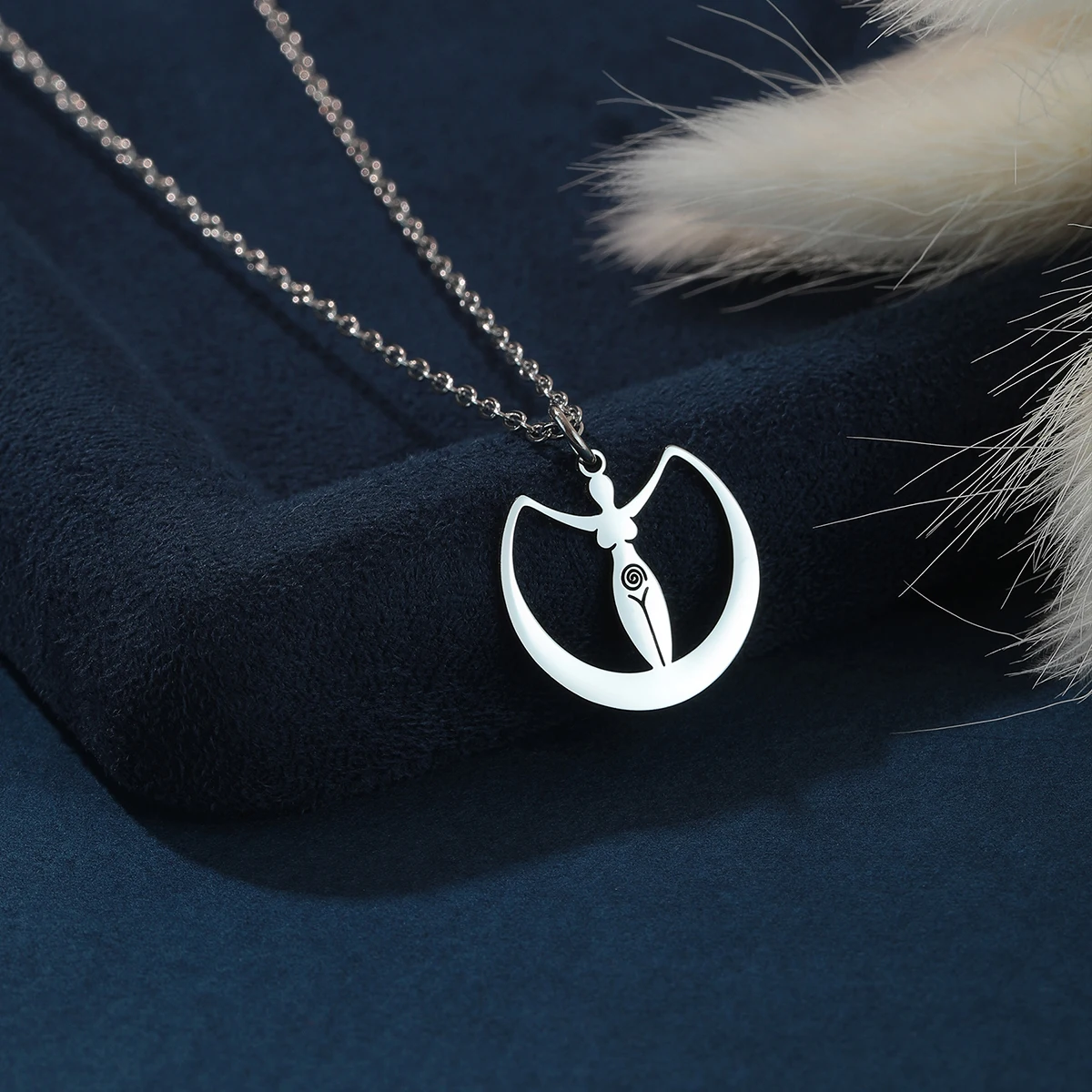 Kinitial Stainless Steel Mythology Moon Goddess Pendant Necklace For Women Amulet Ertility Talisman Pegan Jewelry Necklace