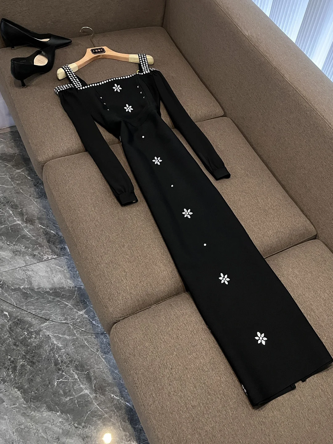 

Sexy oulder Bared Strap on Flared Sve Diamond Embellied Wrap around Skirt Long Sve Ci Commute Suitable Dr