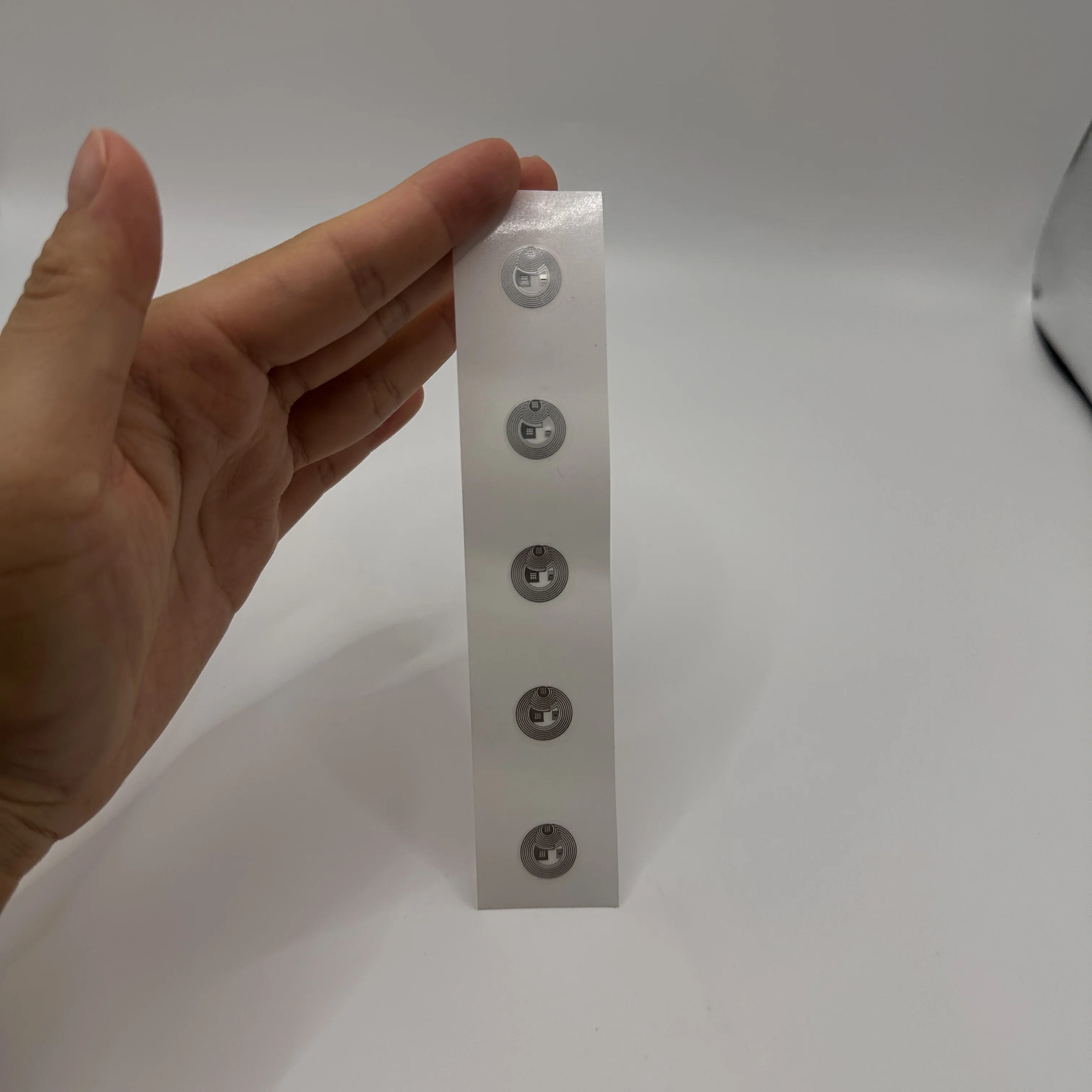 14 มม.แท็ก NFC 215 สติกเกอร์เปียก Inlay Nfc215 ป้าย 215 สติกเกอร์หมวดหมู่ป้ายสติกเกอร์ 13.56mhz