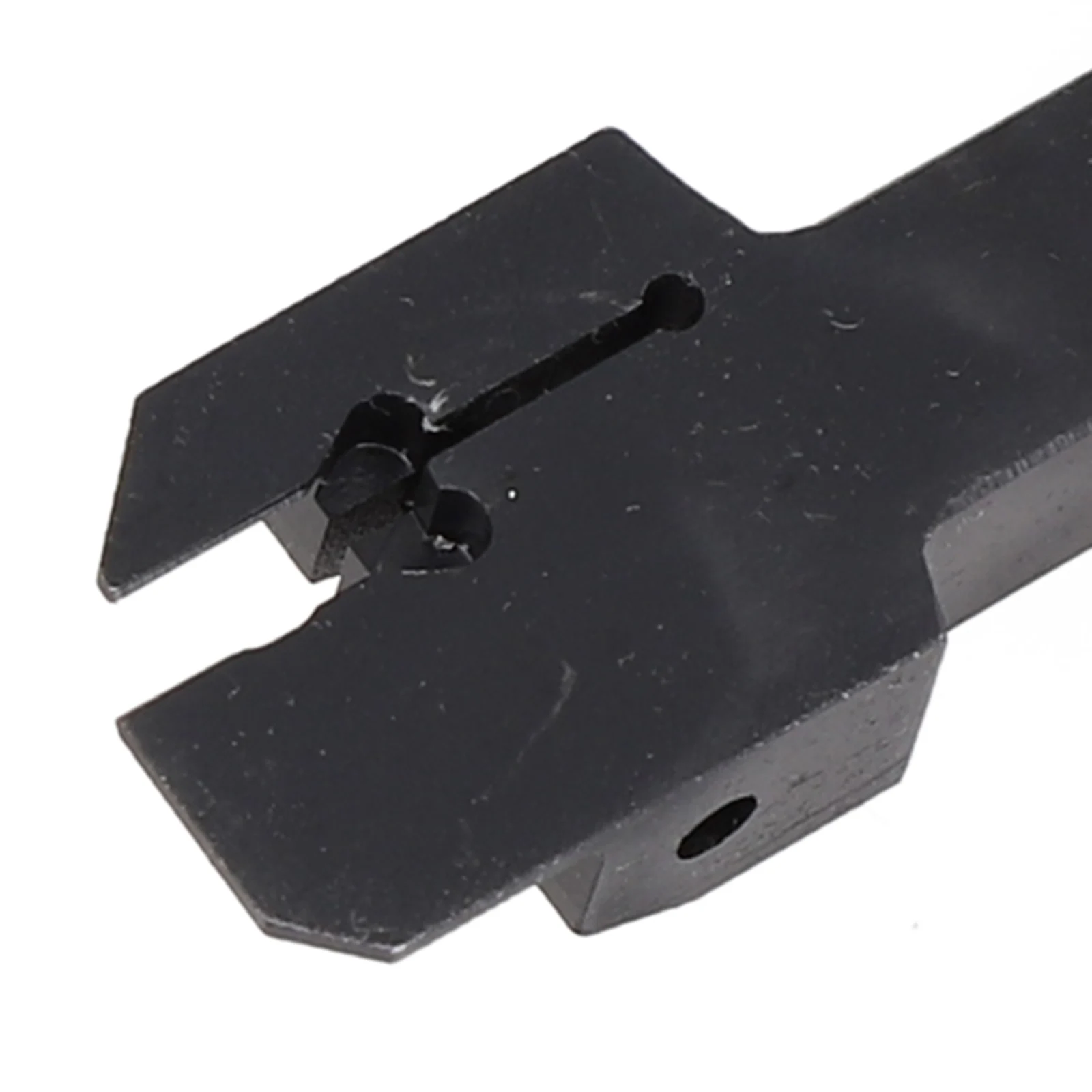 

Держатель режущего инструмента MGEHR1212, подходящий для вставок MGMN150, предназначенный для обслуживания плотных допусков под час работы