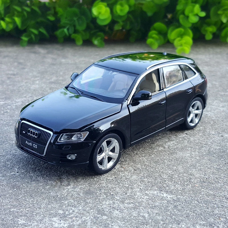 Audi Q5 SUV Diecasts en alliage et véhicules jouets, modèle de voiture en métal, son et lumière, nervure arrière, collection de jouets pour enfants, cadeau, 1:32