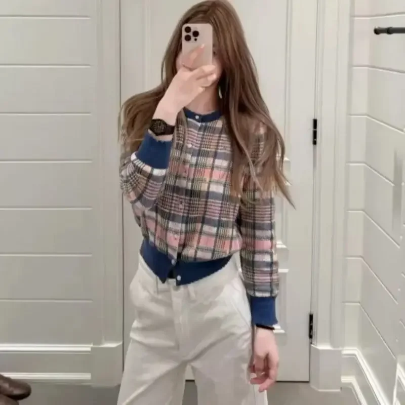 

Новый вязаный кардиган в клетку в стиле преппи, женский модный повседневный короткий свитер с круглым вырезом и длинными рукавами, куртка контрастного цвета, трикотаж, топ