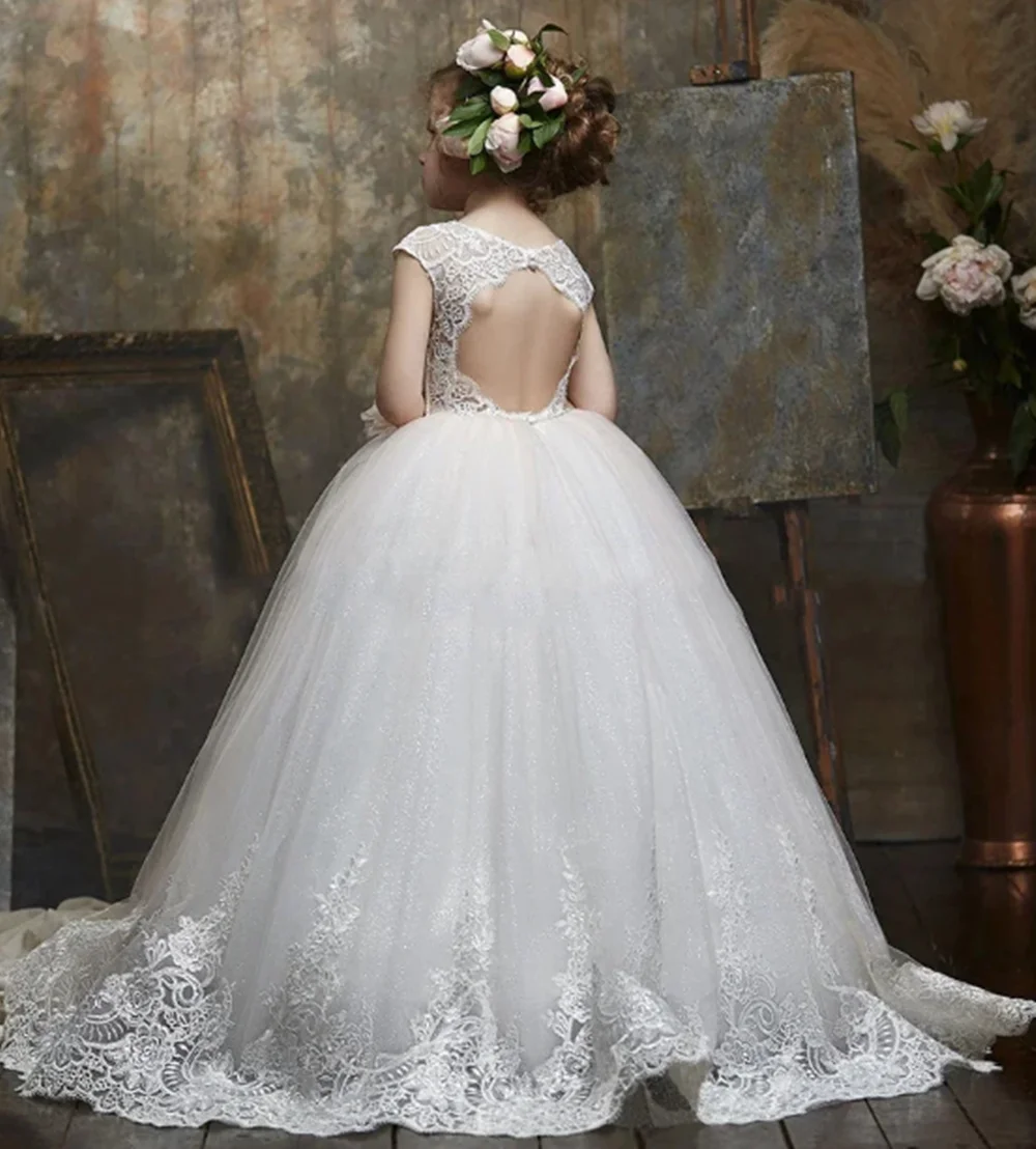 

Customized Ivory Flower Girl Dresses For Wedding Appliques Backless Short Sleeves Kids Birthday Party First Communion Ball Gown